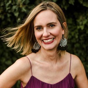 Meet your Posher, Jennie bow